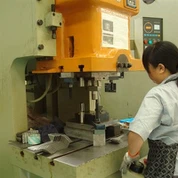 Ștampilarea pieselor auto modificate